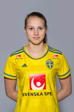 Frida Thörnqvist som spelar i F16 landslaget