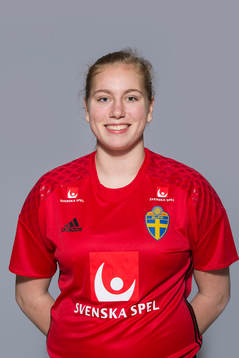 Moa Edrud som spelar i F16 landslaget