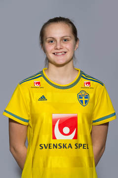 Ida Lyberg som spelar i F16 landslaget
