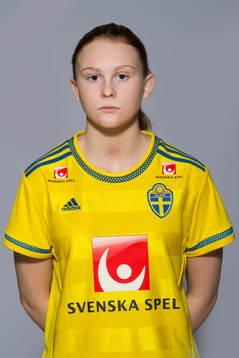 Beatrice Persson som spelar i F16 landslaget