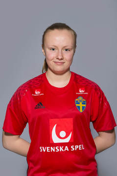 Vendela Velander som spelar i F16 landslaget