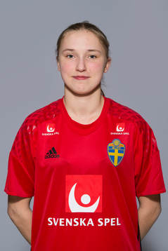 Emmie Sjövall Karlsson som spelar i F16 landslaget