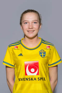 Hanna Bauer som spelar i F16 landslaget