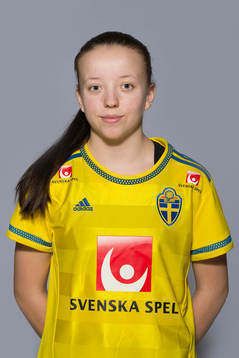 Ida Hyttinen som spelar i F16 landslaget