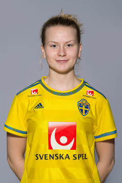 Hedvig Pettersson som spelar i F16 landslaget