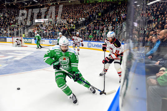 Rögles Jack Connolly och Malmö Redhawks Jens Olsson