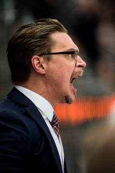 Malmö Redhawks tränare Björn Hellkvist är arg