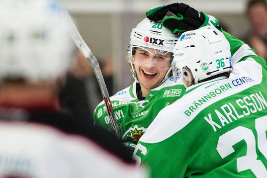 Rögles Mathias From jublar ihop med Filip Karlsson