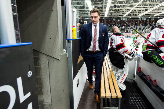 Malmö Redhawks tränare Björn Hellkvist deppar när han