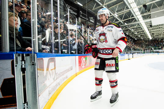 Malmö Redhawks Kent McDonell deppar när han lämnar isen