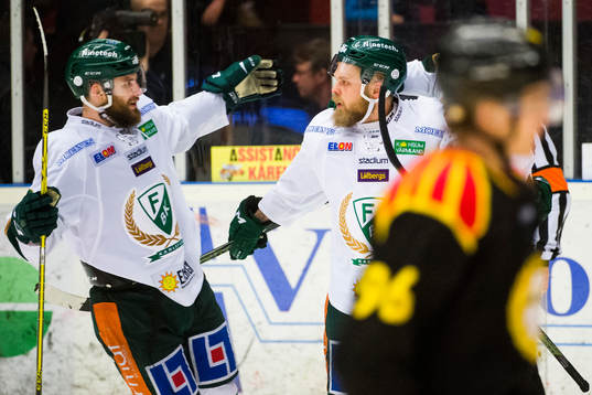 Färjestads Mikael Wikstrand och Antti Tyrväinen jublar
