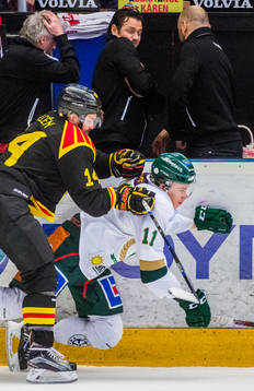 Brynäs Johan Alcén och Färjestads Joakim Nygård i en