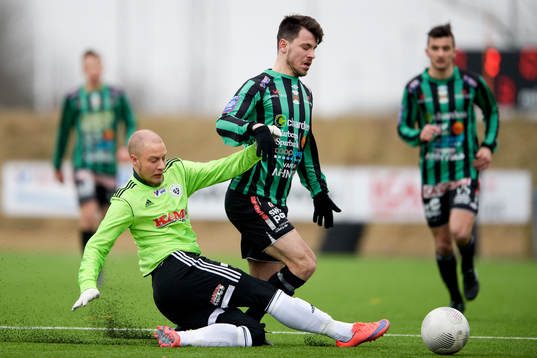 Tenhults Marcus Salomonsson och Varbergs Liridon Selmani