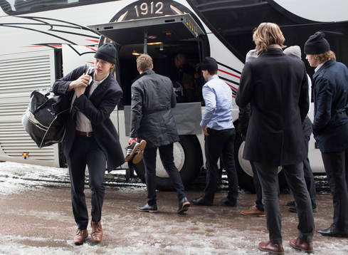 Brynäs spelare bär trunkar innan ishockeymatchen i SHL