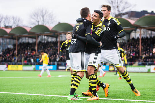 s Haukur Hauksson jublar med Ahmed Yasin och Eero Markkanen