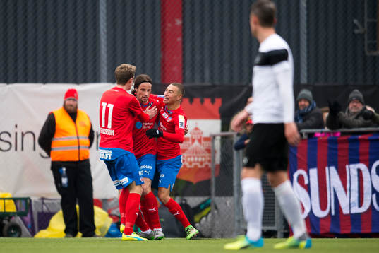 Helsingborgs Linus Hallenius och Jordan Larsson jublar