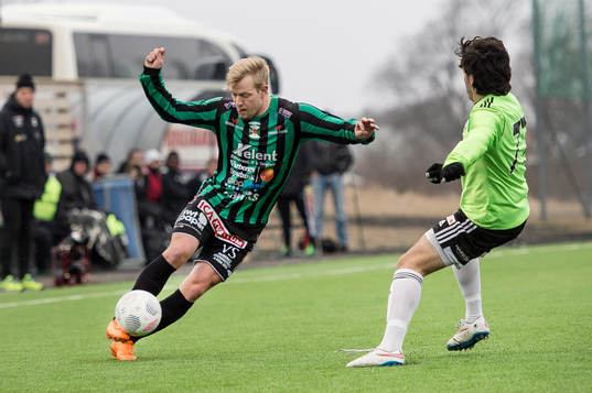 Varbergs Sebastian Crona och Tenhults Osman Karimi