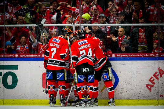 Örebros Libor Hudacek gör 1-0 och jublar med Alexander