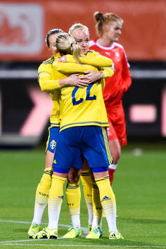 Sveriges Olivia Schough kramar om Caroline Seger