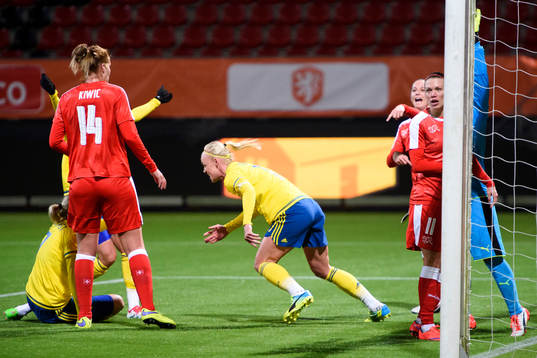 Sveriges Caroline Seger jublar