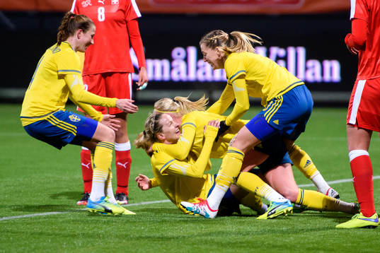 Sveriges Emma Berglund, Lisa Dahlkvist, Caroline Seger och