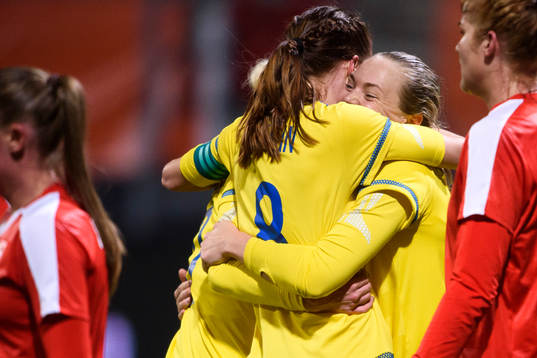 Sveriges Lotta Schelin kramar om Magdalena Ericsson