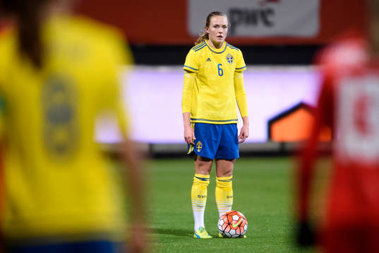 Sveriges Magdalena Ericsson gör sig redo att slå en