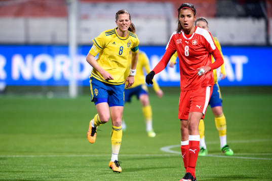 Sveriges Lotta Schelin har ont
