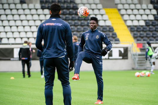 Gefles Kwame Bonsu värmer upp