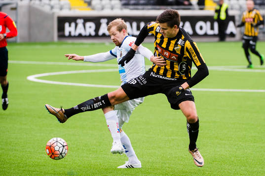 Häckens Alexander Jeremejeff och Gefles Jonas Lantto i