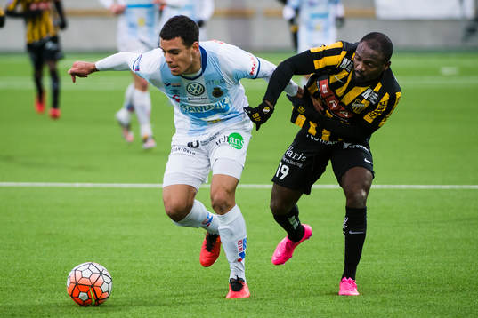 Gefles Joshua Nadeau och Häckens John Owoeri
