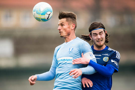 Malmö FFs Markus Rosenberg och Sundsvalls Robin Tranberg