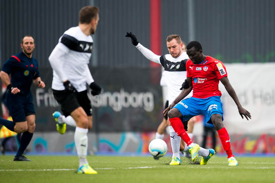 Helsingborgs Lalawélé Atakora  och Örebros Robert Åhman