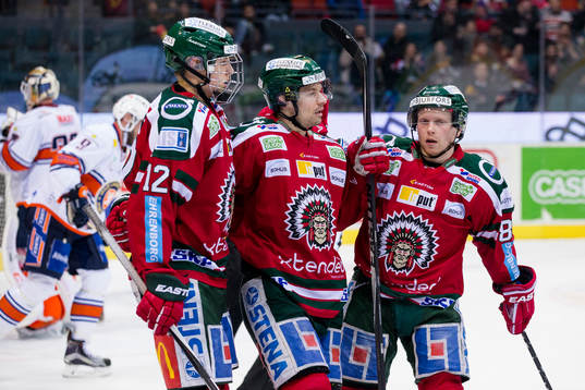 Frölundas Patrik Carlsson jublar och omfamnas av Kristian