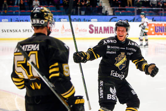 s Emil Lundberg jublar