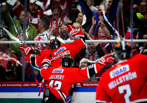 Örebros Joel Mustonen gör 2-1 och jublar med Kalle