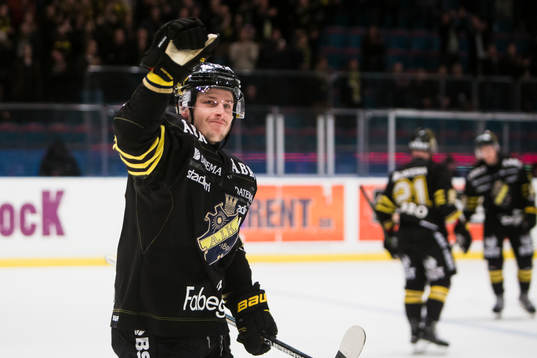 s Marcus Jonsson jublar