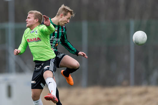 Tenhults Adam Hermansson och Varbergs Sebastian Crona
