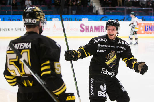 s Emil Lundberg jublar Jonas Almtorp