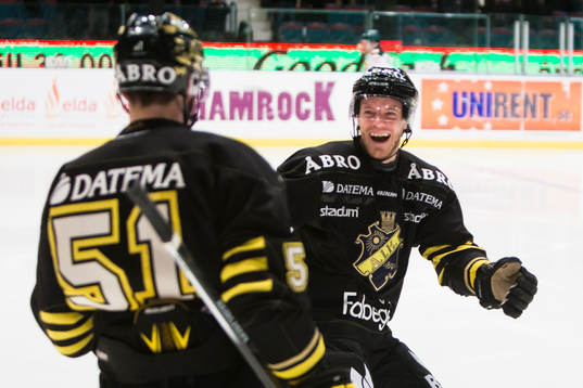 s Emil Lundberg jublar Jonas Almtorp