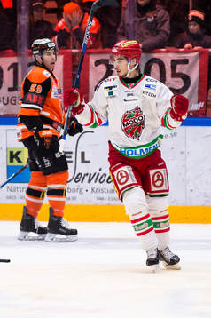 Modos Gustav Possler har gjort 2-0 och jublar