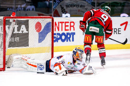 Frölundas Spencer Abbott gör 2-0 bakom Växjös målvakt