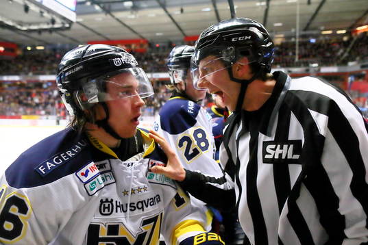 s Filip Sandberg stoppas av domare