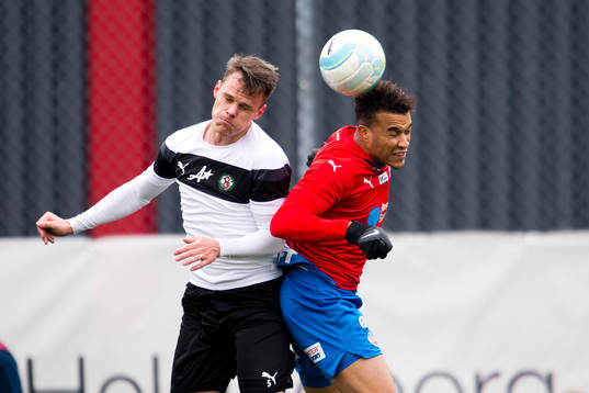 Helsingborgs Matthew Rusike i nick duell med Örebros Erik