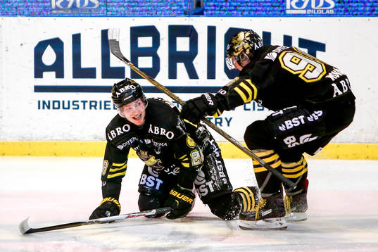 s Jesper Frödén och Robin Kovacs jublar