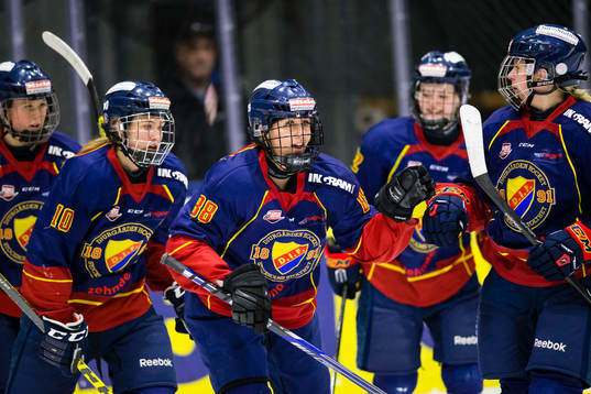 Djurgårdens Hanna Olsson (m) gör 1-0 och firar med