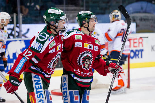Frölundas Patrik Carlsson jublar och omfamnas av Kristian
