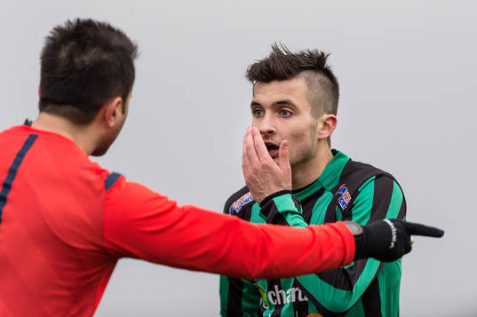 Varbergs Arbios Mzi blir varnad av Domare Diako Behnam