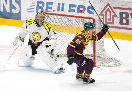 Färjestads Mikael Johansson gör mål 1-1 bakom Brynäs