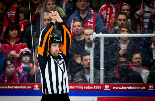 Domare Mikael Sjöqvist dömer straff